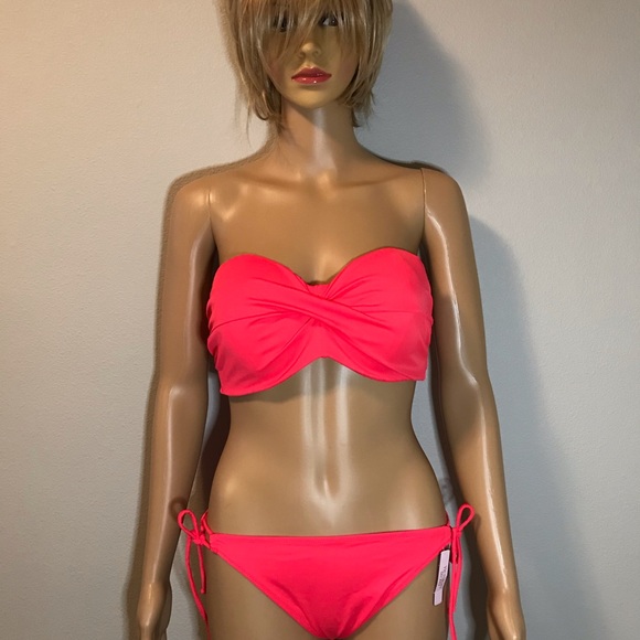 Victoria's Secret - Picture 2 of 6